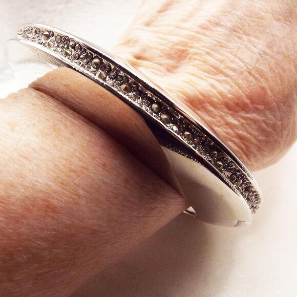 *RARE* ALEXIS BITTAR EARTHQUAKE ANGLED SILVER W/CRYSTAL CLAMPER CUFF BRACELET 29 - Picture 5 of 5